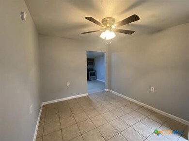 1005 Hackberry St unit A, San Marcos, TX 78666 - photo 3