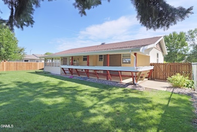 2115 2nd Ave E, Williston, ND 58801 - photo 4