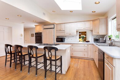 Eat-in Kitchen