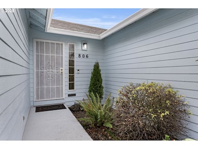 806 E Edgewood Dr, Newberg, OR 97132 - photo 3
