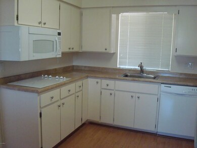 Kitchen+with+new+cooktop%2C+microwave+an