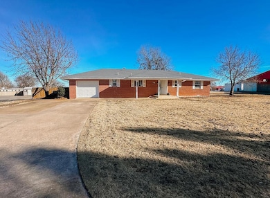 619 N Marion Ave, Hinton, OK 73047 - photo 2