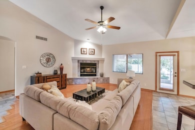 329 E Hub-008-37-DLB 0854-MLS_Size