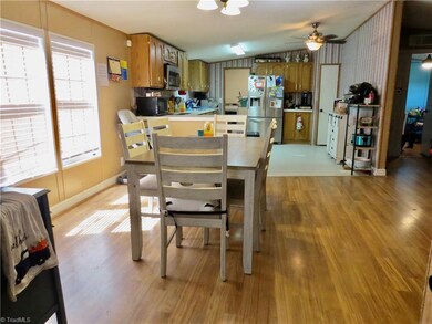 Kitchen & dining room