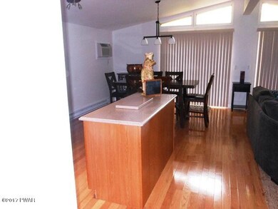 813 E Spur Ct, Lords Valley, PA 18428 - photo 7