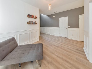 Sitting room/flex space