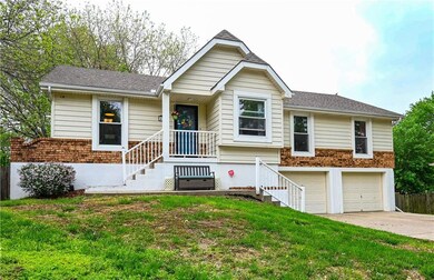Low maintenance vinyl siding & windows and brick f