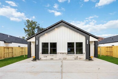 7807 Sandra St unit A/B, Houston, TX 77016 - photo 2