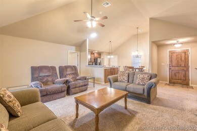 Newer neutral carpeting and neutral wall color thr