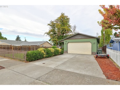 2009 E 12th St, the Dalles, OR 97058 - photo 2