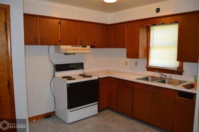 1113 W Summit Ave, Shenandoah, IA 51601 - photo 2