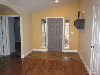 351 NW 25th St, Redmond, OR 97756 - photo 2