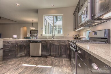 60511 Hedgewood Ln, Bend, OR 97702 - photo 3