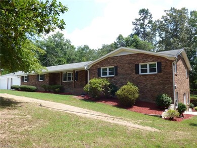 5503 Fallingbrooks Dr, Greensboro, NC 27407 - photo 2