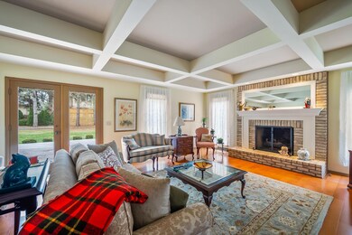 FAMILY ROOM W/FIREPLACE