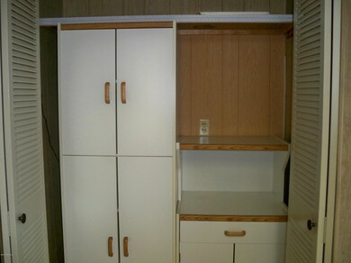 LAUNDRY CLOSET