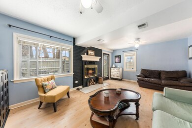 930 N Sleight St, Naperville, IL 60563 - photo 4