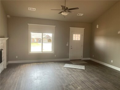 882 Sugar Loaf St, Prairie Grove, AR 72753 - photo 4