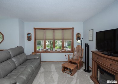 2533 W 56th St, Davenport, IA 52806 - photo 2