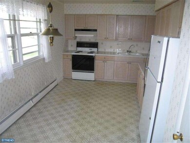 640 Cedar Grove Rd, Broomall, PA 19008 - photo 6