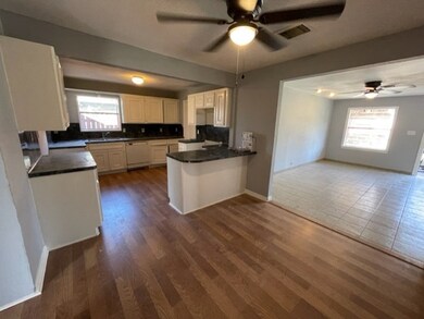 516 Reid St, Houston, TX 77022 - photo 4
