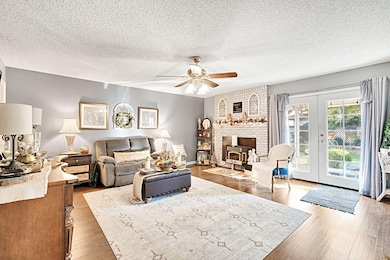 2526 Grapewood Way, Madera, CA 93637 - photo 7