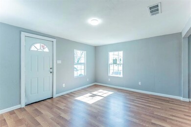 108 Monroe St, Cleburne, TX 76033 - photo 2