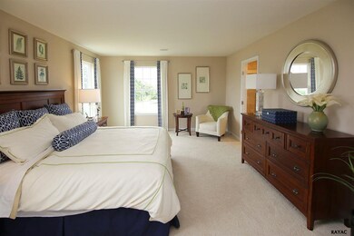 1099 Alta Vista Way unit LR VENICE, Seven Valleys, PA 17360 - photo 5