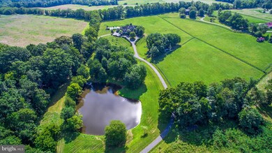 35529 Deer Pond Ln, Round Hill, VA 20141 - photo 2