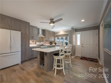 Center Island with Breakfast Bar