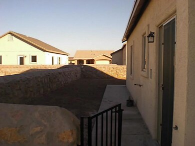 225 Flor Acacia Ct, Socorro, TX 79927 - photo 4