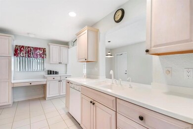 Open Floorplan/ Screened Front Door