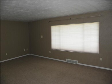 Living Room. Newer Carpeting & Attractive Hardcoat