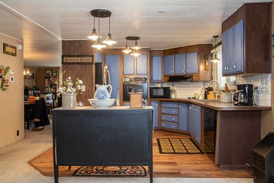 340 Beechwood Dr, Grants Pass, OR 97526 - photo 2