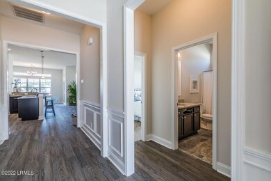 6 Foyer