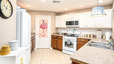 Large Kitchen with pantry
