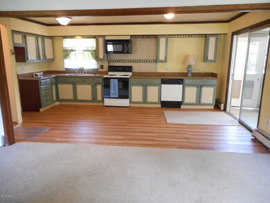 127 Decker Ln, Matamoras, PA 18336 - photo 2