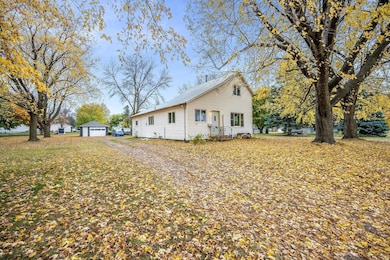 602 Kenzie St, Sherburn, MN 56171 - photo 2