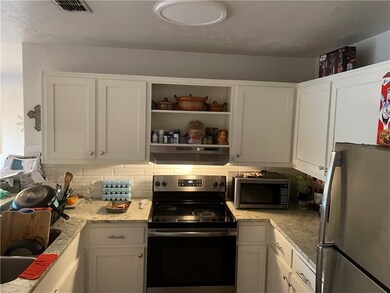 828 Stacie St, Kingsville, TX 78363 - photo 4