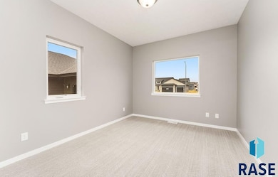 5409 E Brennan Dr, Sioux Falls, SD 57110 - photo 5