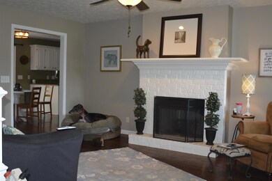 An inviting Living Room, neutral colors