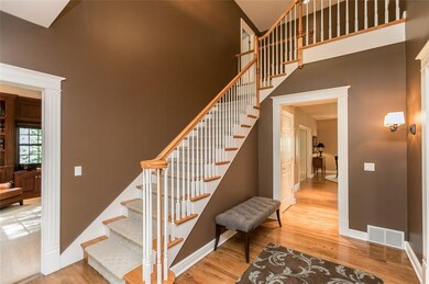 4115 Greystone Dr, Cedar Rapids, IA 52411 - photo 2