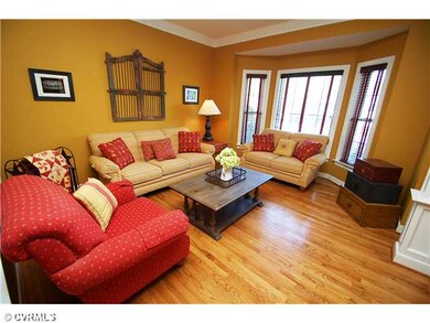 Living Room - Living room with hardwood floors, de