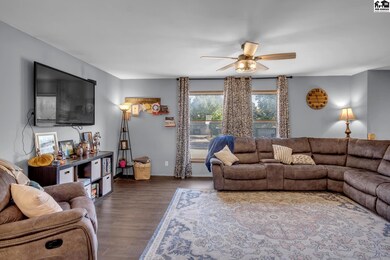 1324 Highland Dr, McPherson, KS 67460 - photo 2