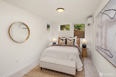 10827 11th Ave NE, Seattle, WA 98125 - photo 4