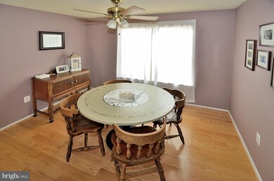 2363 Hunters Square Ct, Reston, VA 20191 - photo 6