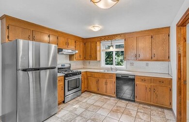 37 Winter St unit 2, Franklin, MA 02038 - photo 3