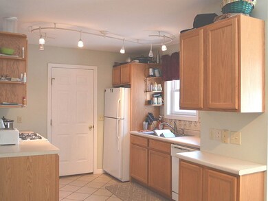 253 E Allen St unit A, Winooski, VT 05404 - photo 3