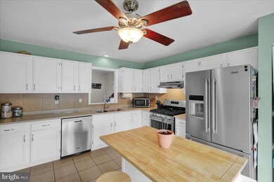 27 Warwick Ct, Reading, PA 19606 - photo 4