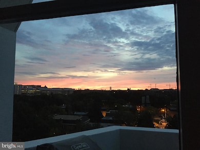 Town Square Towers unit 813, Washington, DC 20024 - photo 3